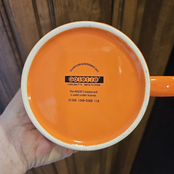 Reese's Peanut Butter Cup 32oz coffee mug like new - Picture 3 of 4